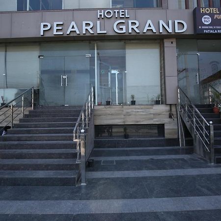 Hotel Pearl Grand & Banquet Zirakpur Exterior foto