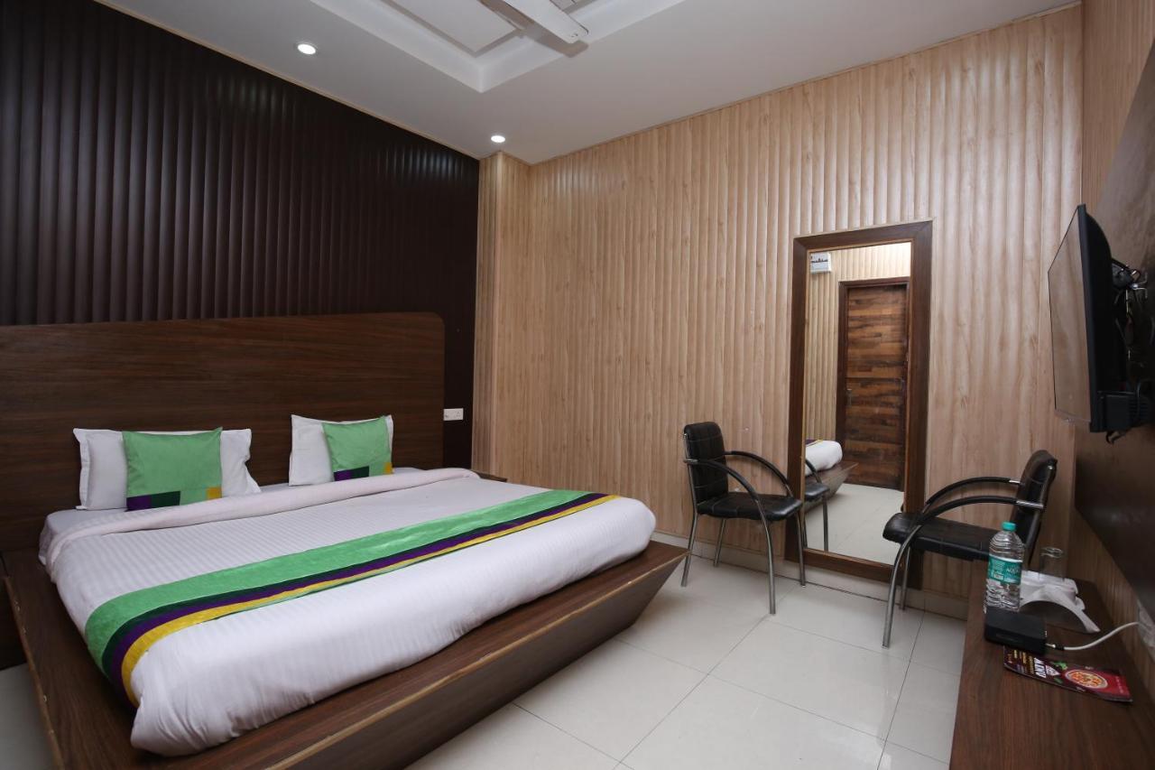 Hotel Pearl Grand & Banquet Zirakpur Exterior foto