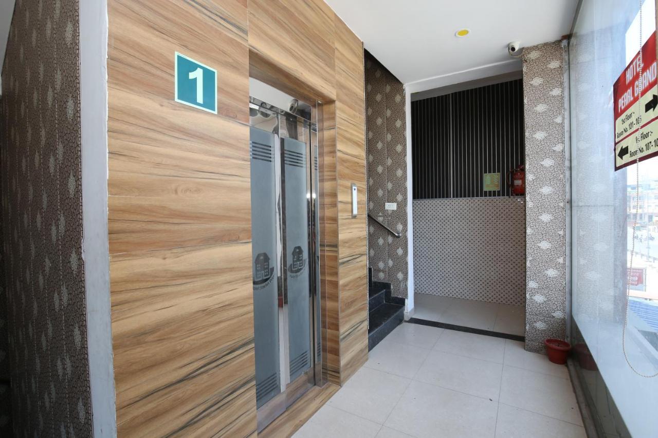 Hotel Pearl Grand & Banquet Zirakpur Exterior foto
